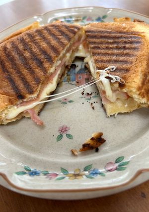 メロンパンdeホットサンド-レシピのメイン写真
