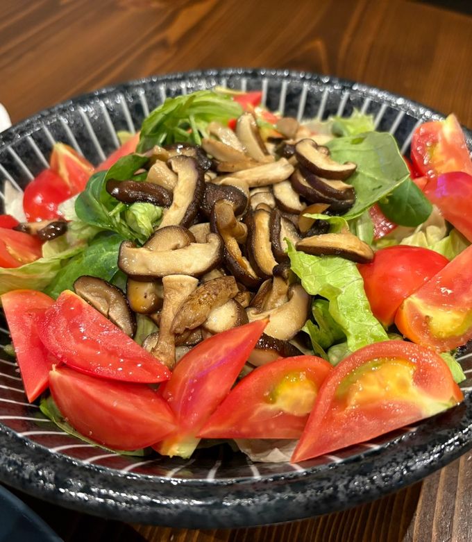 椎茸とトマトとレタスのサラダ by NKBキッチン 【クックパッド】 簡単