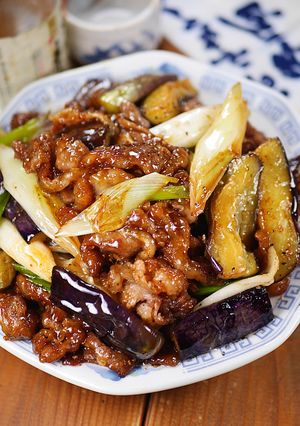 行列の定食屋さんの🍚牛肉となすの黒胡椒炒め🤩-レシピのメイン写真