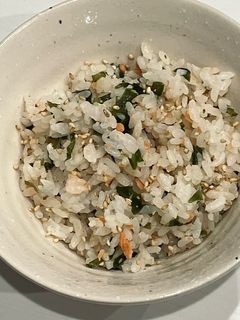 鮭とわかめの優しい混ぜごはん。-レシピのメイン写真