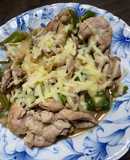 豚肉ピーマン玉ねぎ炒めチーズふりかけ