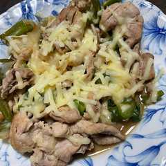 รูปของ 豚肉ピーマン玉ねぎ炒めチーズふりかけ