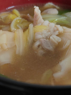 ワンタンの皮入り豚バラ肉の白菜味噌スープ-レシピのメイン写真