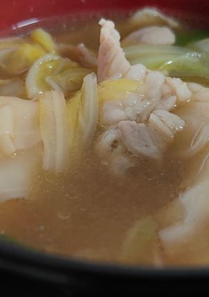 ワンタンの皮入り豚バラ肉の白菜味噌スープ-レシピのメイン写真
