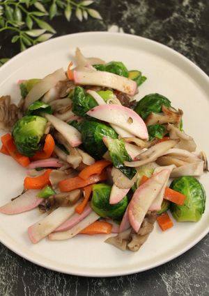 簡単！芽キャベツとかまぼこの旨煮-レシピのメイン写真