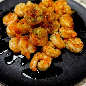 むきエビでも絶品！ガーリックシュリンプ