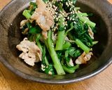 簡単！豚しゃぶ肉と春菊の味ぽん炒め☆作り方3写真