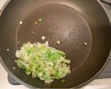 豚こまと豆苗の五香炒め作り方3写真