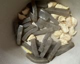 鶏肉とたっぷり根菜のコクウマ【煮味噌】作り方3写真