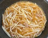 簡単・節約！もやしとひき肉の味噌汁作り方2写真