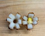 お弁当に🌼ちくわとコーンのお花作り方5写真