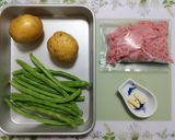 簡単今日の夕飯インゲンじゃがいも挽肉甘辛炒め主菜作り方1写真
