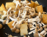 節約＆栄養◎厚揚げ・しめじ・豆苗の炒め作り方3写真