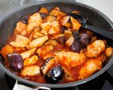 やわらか♡鶏むね肉となすのトマト煮込み作り方8写真