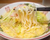 カニカマとレタスと卵の塩ラーメン作り方7写真