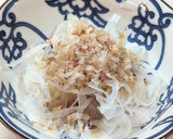 簡単！美味しい！新玉ねぎの和風サラダ作り方2写真
