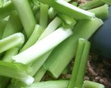 うるいと豚ひき肉の炒め物(山菜レシピ)作り方3写真