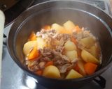 母好み♡ストウブ鍋甘辛無水肉じゃが作り方6写真