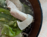 簡単★レタスとオクラと豚こま肉のスープ作り方1写真