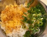 まるで天むすの味!揚げ玉たっぷりおにぎり作り方1写真