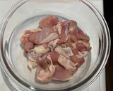 ワンパン!鶏もも肉ときのこの『無水』白ワイン蒸し作り方1写真