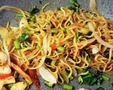 エビたっぷり！大根葉の上海風焼きそば作り方6写真