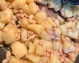 副菜に！ジャガイモと鶏ひき肉の炒め物。作り方3写真