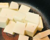 ミニ豆腐の照り焼き風炒め／サラダ作り方1写真