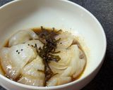 旬の新玉ねぎを味わう！ごま油塩昆布蒸し作り方4写真