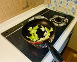 彼氏が作る「カニカマとツナの蒸焼きそば」作り方3写真