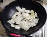 白菜炒め甘口エビチリ乗せ作り方2写真
