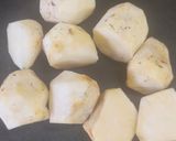 簡単🌟里芋の甘辛バター醤油炒め作り方1写真