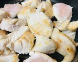 鶏肉とキノコのめんつゆのナッツ炒め作り方1写真