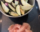 塩揉みナスと鶏胸肉のサッパリりんご酢炒め作り方1写真