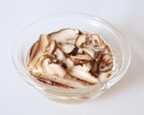 旨味ある【絹さやと干し椎茸の卵とじ】作り方1写真