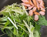 水菜とウインナーの炒めもの作り方4写真