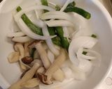 カレールーで簡単！豚こまの野菜炒め作り方1写真