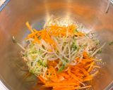 簡単☆もやしと豚こまのビビンバ丼作り方4写真