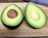 保存版✅アボカドの切り方｜種・皮も簡単に取る方法作り方3写真