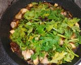 春菊・椎茸・鶏肉の卵とじ作り方2写真