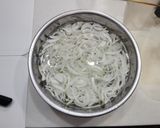 新玉ねぎとさくらかいわれの酢の物作り方1写真