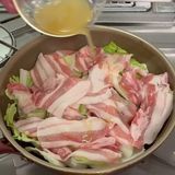 ほったらかし10分!豚バラと白菜のうま塩蒸し♪作り方1写真