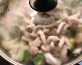 鶏むね肉とぶなしめじのコンソメ炒め作り方6写真