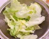 夕飯にもピッタリ！豚バラとレタスの豆乳鍋作り方1写真