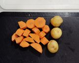小じゃがいもとニンジンの甘塩煮作り方1写真