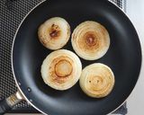 簡単とろ旨！新玉葱の旨塩ペッパーステーキ作り方4写真