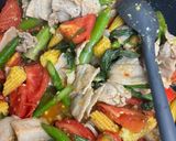 豚バラとトマトのコク旨ニンニクバジル炒め作り方8写真