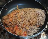 日本蕎麦のベーコンキムチ卵の醤油焼きそば作り方11写真