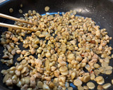 鶏もも粗挽き肉とごぼうの甘辛炒め作り方4写真