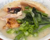 簡単ランチ♡塩焼鶏と小松菜入りラーメン作り方1写真